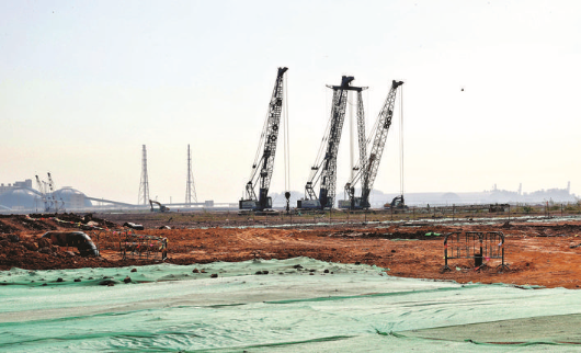     重件碼頭、跨海管廊等工程建設穩步推進。惠州日報記者李松權 攝