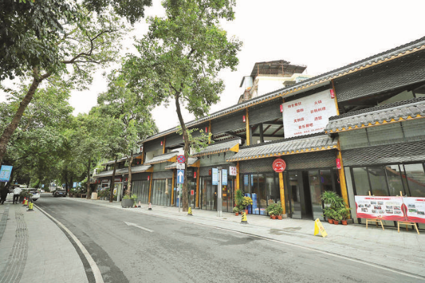     今年我市將開工改造132個城鎮老舊小區。這是微改造后的市區祝屋巷?；葜萑請笥浾邨罱I 攝