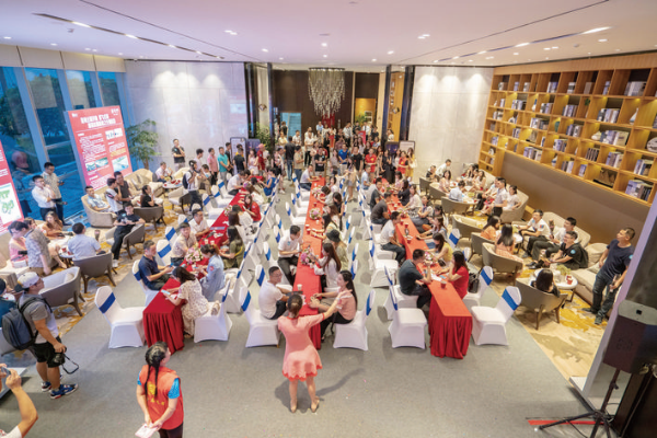     “東江之戀”往屆大型交友活動現(xiàn)場。  惠州日報記者周楠 攝