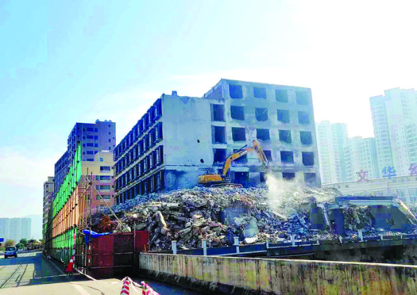     經過近兩個月時間，這棟18層建筑已被完全拆除。