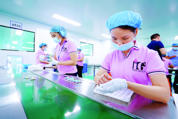     盡管當(dāng)前疫情反復(fù)，但惠州產(chǎn)業(yè)轉(zhuǎn)移工業(yè)園區(qū)內(nèi)仍處處可見(jiàn)火熱的生產(chǎn)景象。