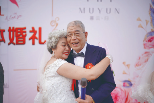     李成集、劉亞哲夫妻：我們特別高興有這個機會，展示我們的幸福。