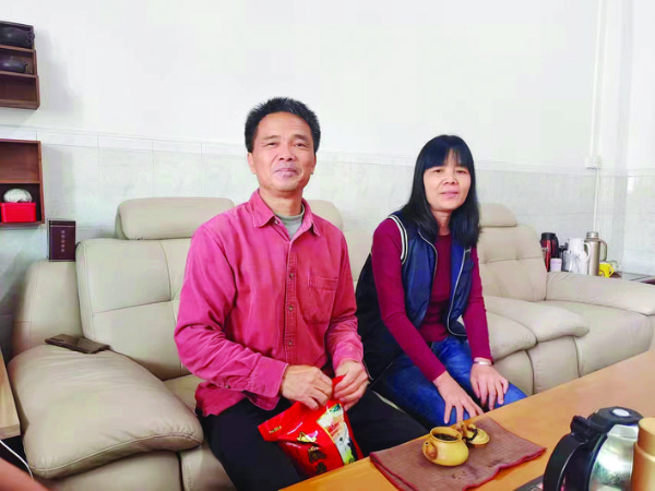     郭秋平夫妻守望相助33年。