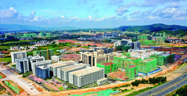     航拍初具建設規模的中韓（惠州）產業園?；葜萑請笥浾呃钏蓹?實習生肖泓 攝