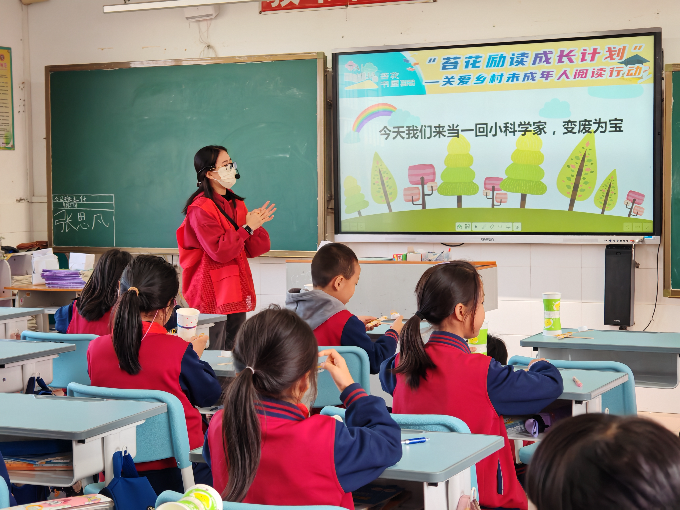 “苔花勵(lì)讀成長(zhǎng)計(jì)劃”專長(zhǎng)志愿者走進(jìn)惠城區(qū)七聯(lián)村小學(xué)開展科普活動(dòng).jpg